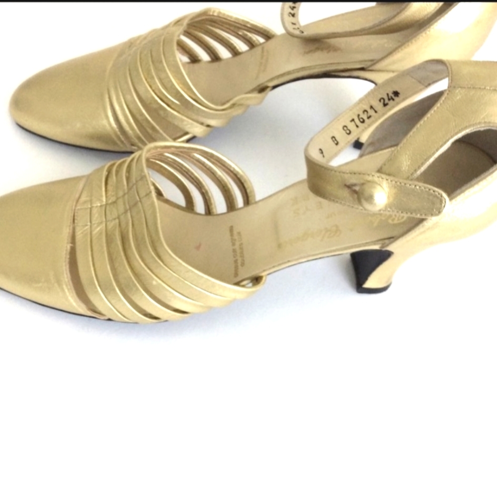 Vtg CHARLES JOURDAN Gold Leather FRANCE Closed Toes Luxury BARNEYS Heels Shoes 9